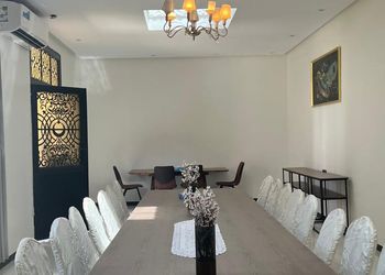شاليه بجلسة خارجية وأجواء ممتعة 