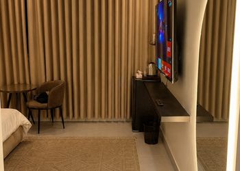 استديو بأثاث مريح وبسيط 