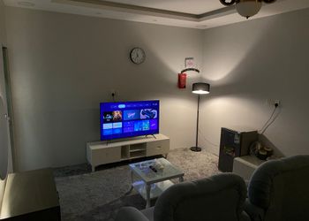 استديو بسرير ماستر وجلسة جانبية