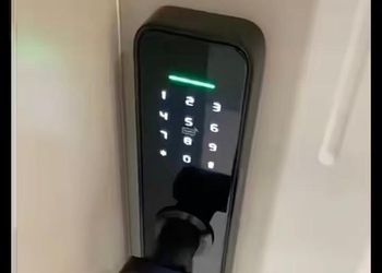 استديو بسرير ماستر وجلسة جانبية