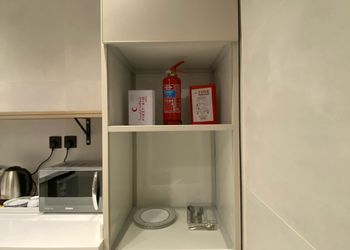شقة بصالة أنيقة ودخول ذاتي