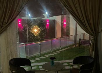 شاليه عائلي بمسبح وجلستين خارجية