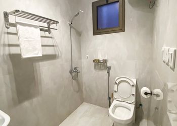 استديو بأثاث مريح وبسيط 