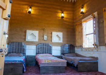 مزرعة بمناظر خلابة وجلسة خارجية 