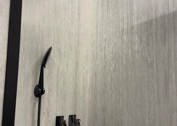 شقة بغرفة معيشة وغرفتين نوم 