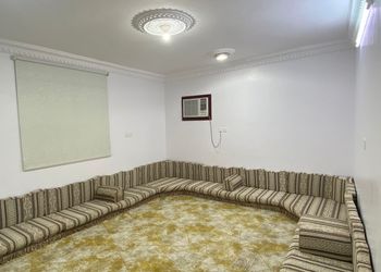 شاليه بمجالس وجلسة خارجية 