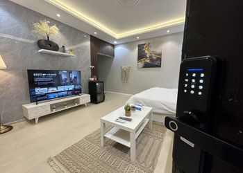 استديو بدخول ذاتي ومدخل جانبي 