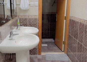 شقة بغرفة معيشة وغرفتين نوم 