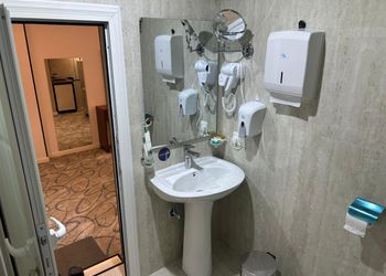 استديو بأثاث مريح وبسيط 