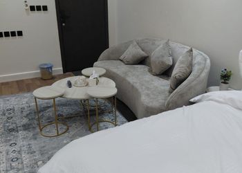استديو بسرير ماستر وجلسة 