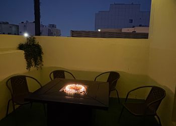 استديو بسرير ماستر وجلسة مريحة 