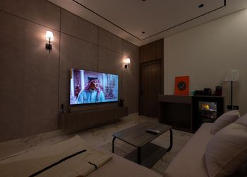شقة بصالة أنيقة ودخول ذاتي