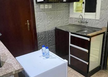 شقة بثلاث اسرة فردية 