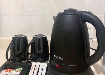 استديو بأثاث مريح وبسيط 