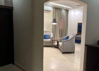استديو بسرير ماستر وجلسة 