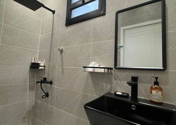 استديو بسرير ماستر وجلسة جانبية