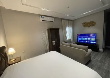 استديو هادئ بسرير ماستر