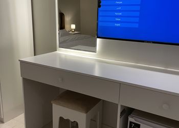 استديو بأثاث مريح وبسيط
