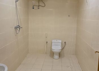 شاليه بمسطح اخضر ومسبح 