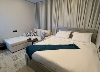 استديو هادئ بسرير ماستر 