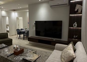 شقة بغرفة معيشة وغرفتين نوم 