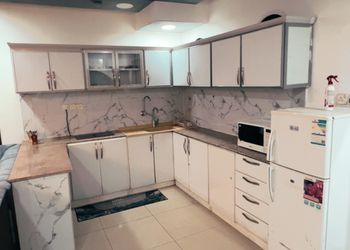 شاليه بألعاب أطفال ومسبح