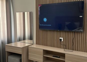 استديو بأثاث مريح وبسيط