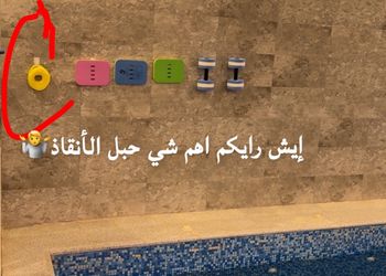 شاليه بمسطح اخضر ومسبح 