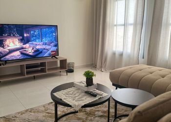 شقه بغرفة نوم وصالتيين جلوس
