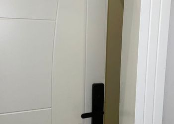 استيديو مدخل خاص بجانب البوليفارد