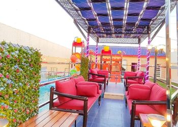 منتجع بمسبحين والعاب مائية 