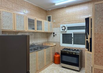 شقة بغرفة معيشة وغرفتين نوم 