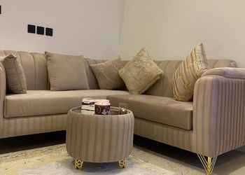 شقة بصالة انيقة ودخول ذاتي
