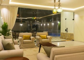 شاليه بغرفة نوم مطلة على المسبح