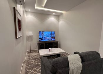 استديو بأثاث مريح وبسيط 