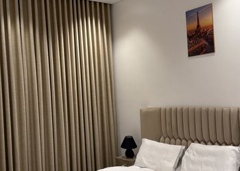استديو بأثاث مريح وبسيط 
