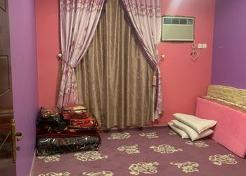 استراحة بمجلس وفناء خارجي 