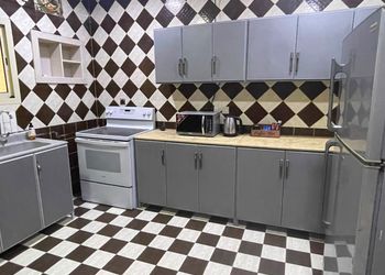 شقة بغرفة معيشة وغرفة نوم 