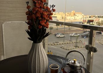 شقة بصالة انيقة وغرفتين نوم