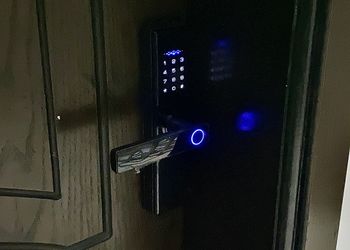  شقة بغرفتين نوم وأثاث مريح 