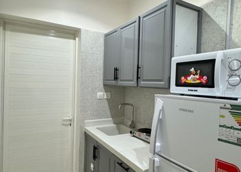 استديو بسرير ماستر وجلسة جانبية