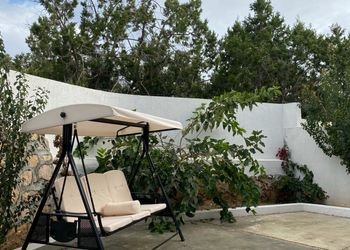 شالية بمجلس مطل على المسبح 