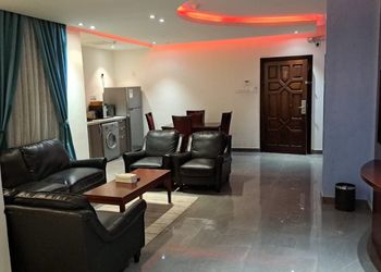شقة بغرفتين نوم وأثاث مريح
