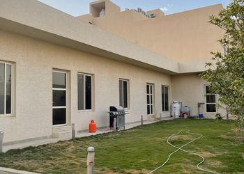 استراحة بمسطح اخضر ومجالس