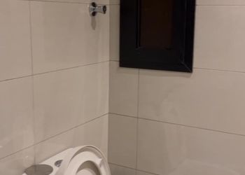 شقة بصالة مريحة ودخول ذاتي 