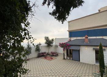 مزرعة مع غرف ومطبخ وحمام 