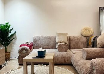 استديو بسرير ماستر وجلسة جانبية