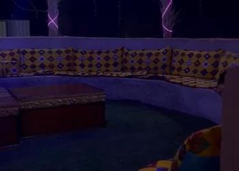 مخيم ببيت شعر ملكي وجلسة عريش