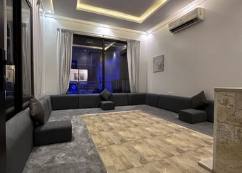 شاليه بألعاب أطفال ومسبح خارجي
