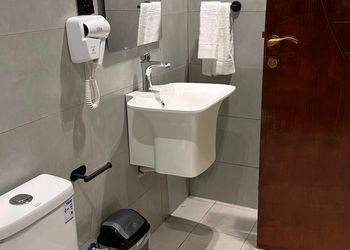 استديو بسرير ماستر وجلسة جانبية 